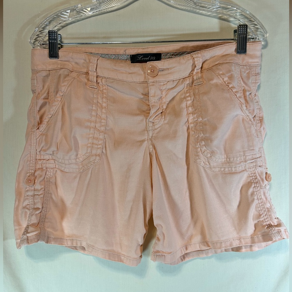 Level 99 woman’s peach shorts W/pockets 29